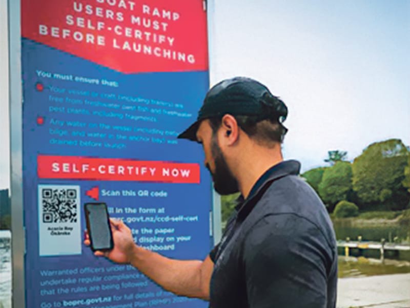 Pest-free lakes: QR codes launched